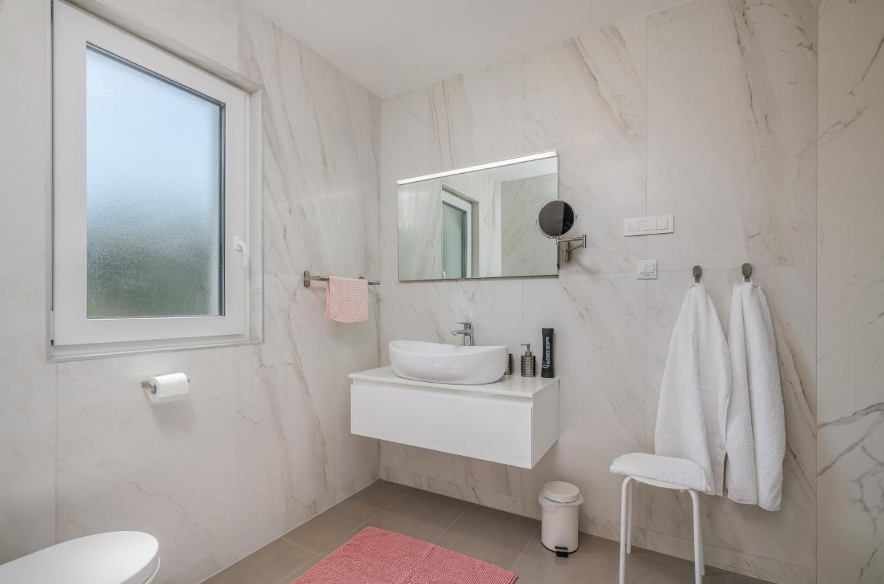Modern Apartments Elle Malinska Vantacici Ngoại thất bức ảnh