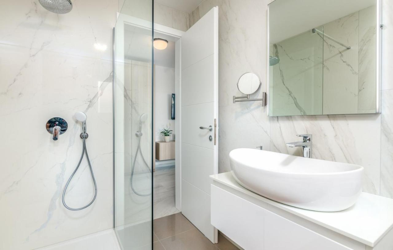 Modern Apartments Elle Malinska Vantacici Ngoại thất bức ảnh